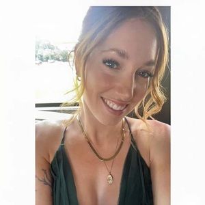 Meet your Posher, Annie pier